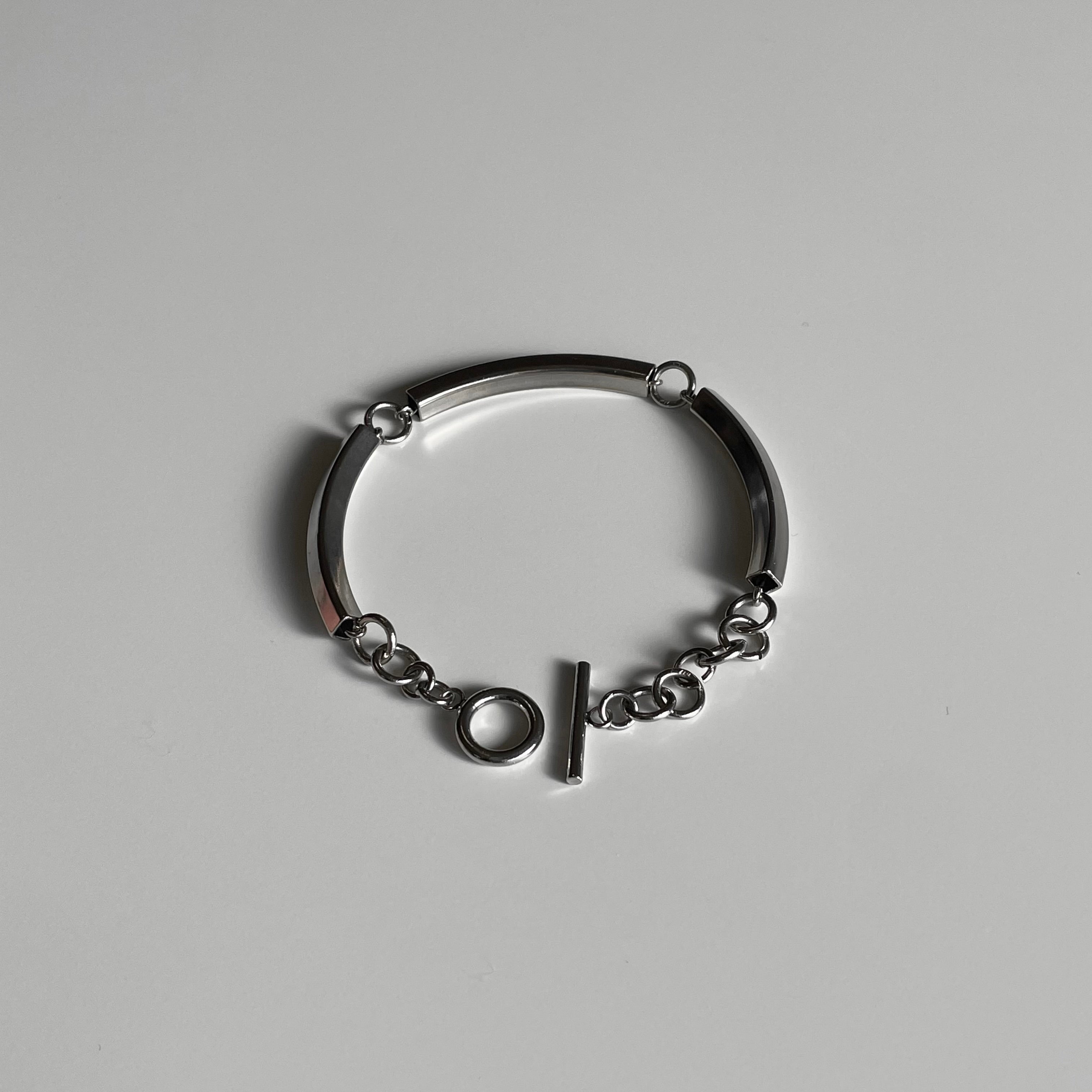 Metallic bracelet